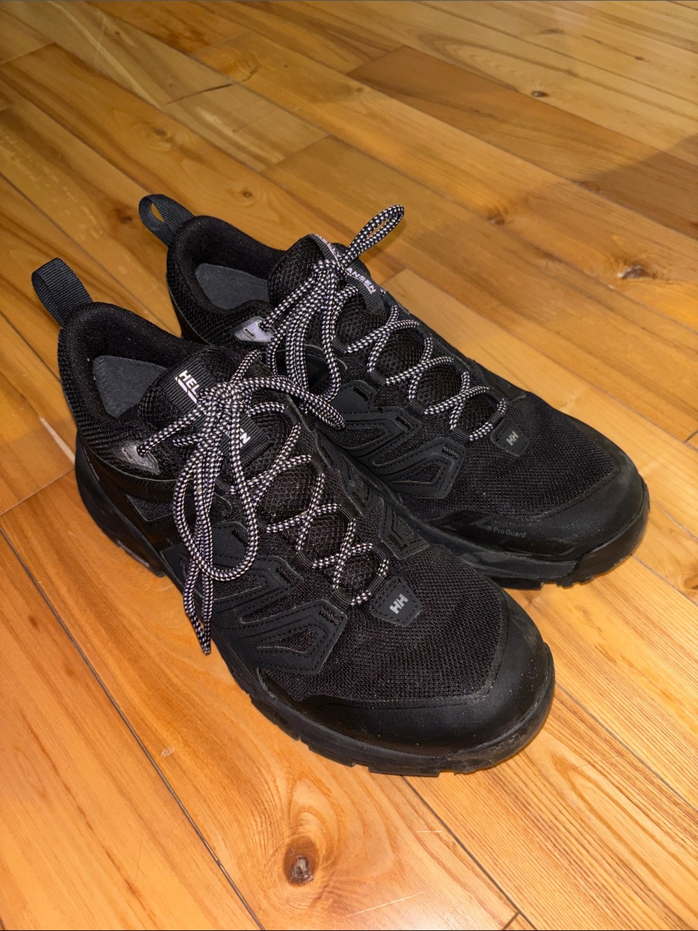 Helly Hansen Women’s Black Trail Sneakers with Contrasting Purple Laces Size 10